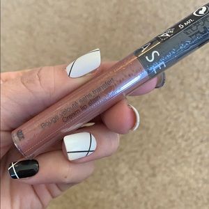 Sephora matte liquid lipstick in 02 classic beige